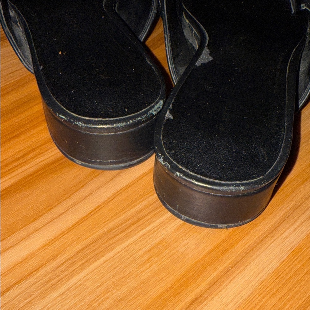 Kurt Geiger Black Leather Pointed Slip-On Mules with Gold Chain - Picture 6 of 16